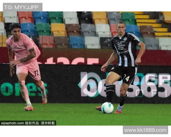 球衣98号背后的故事足球明星的荣耀与奋斗之路