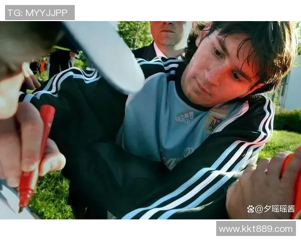 穿8号足球明星的传奇之路与场上风采的完美结合