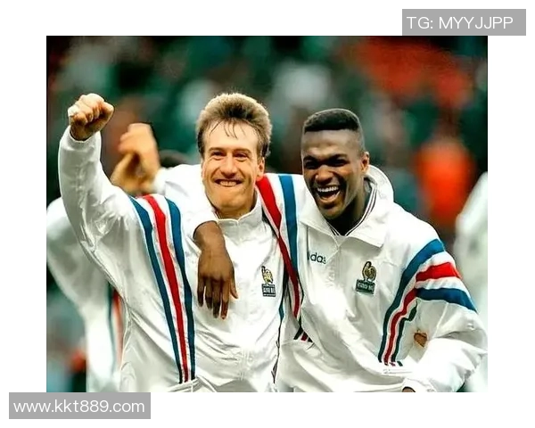 欧洲杯足球明星发型大盘点揭秘球场上那些令人瞩目的时尚造型 欧洲杯足球明星发型大盘点揭秘球场上那些令人瞩目的时尚造型