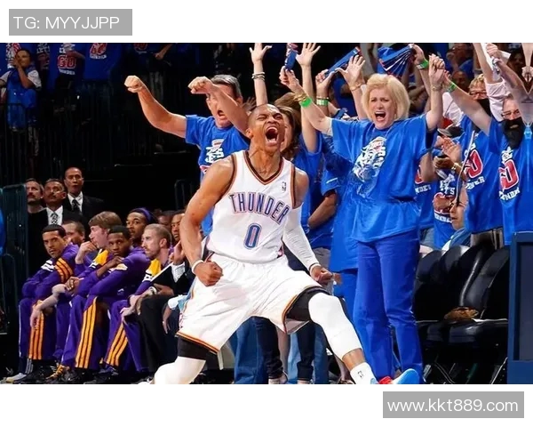 足球明星展现篮球才华的精彩瞬间与运动魅力 足球明星展现篮球才华的精彩瞬间与运动魅力