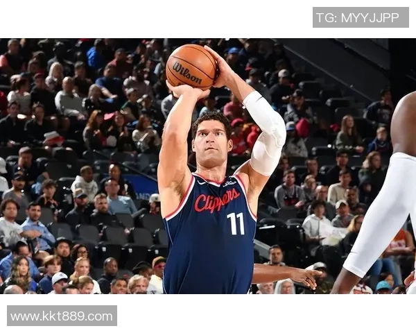 布鲁克洛佩斯：从NBA巨星到篮球战术的领军人物解析
